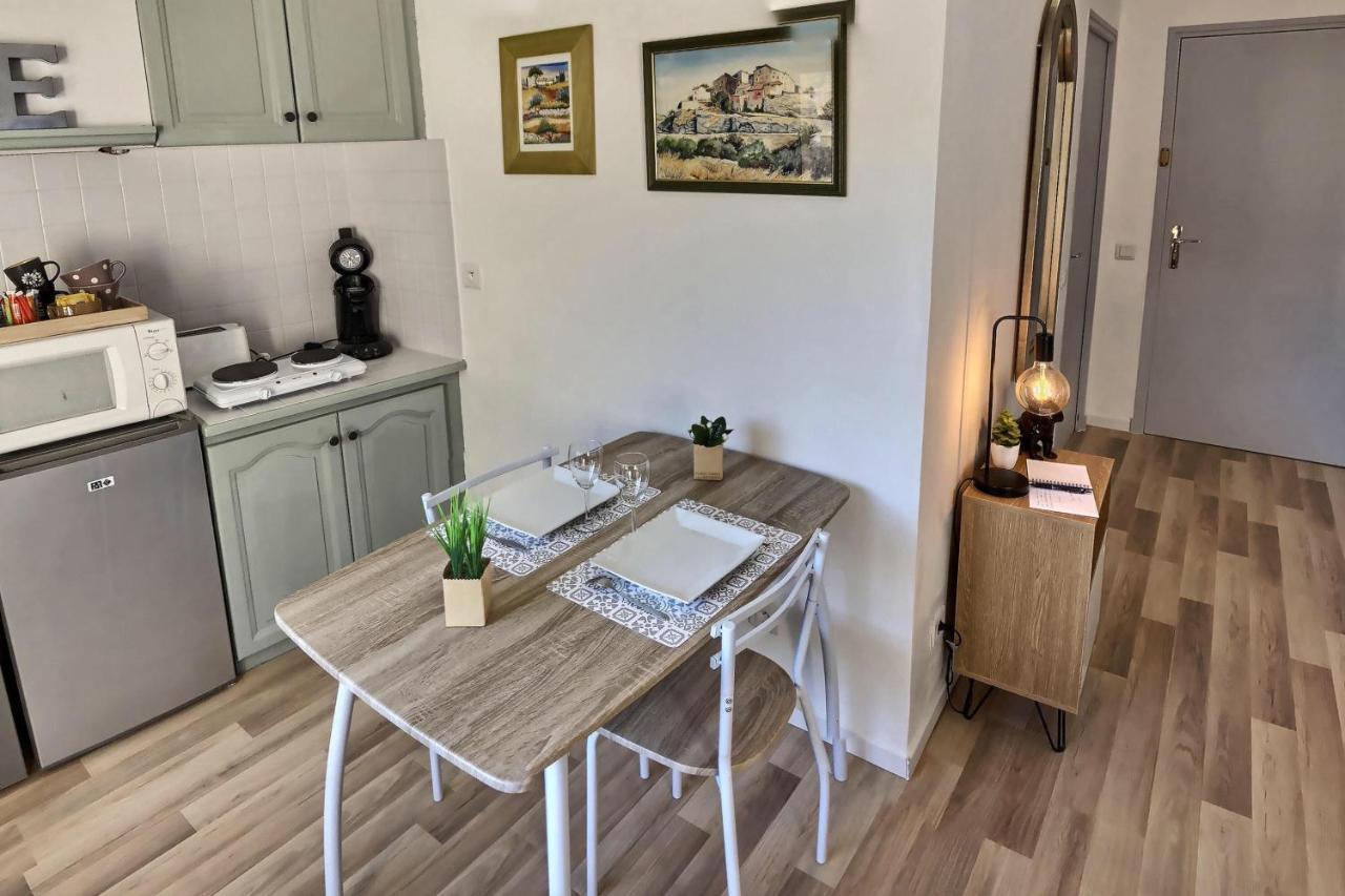 Studio Vue Sur Les Toits, Lumineux Moustiers #2 Exterior foto